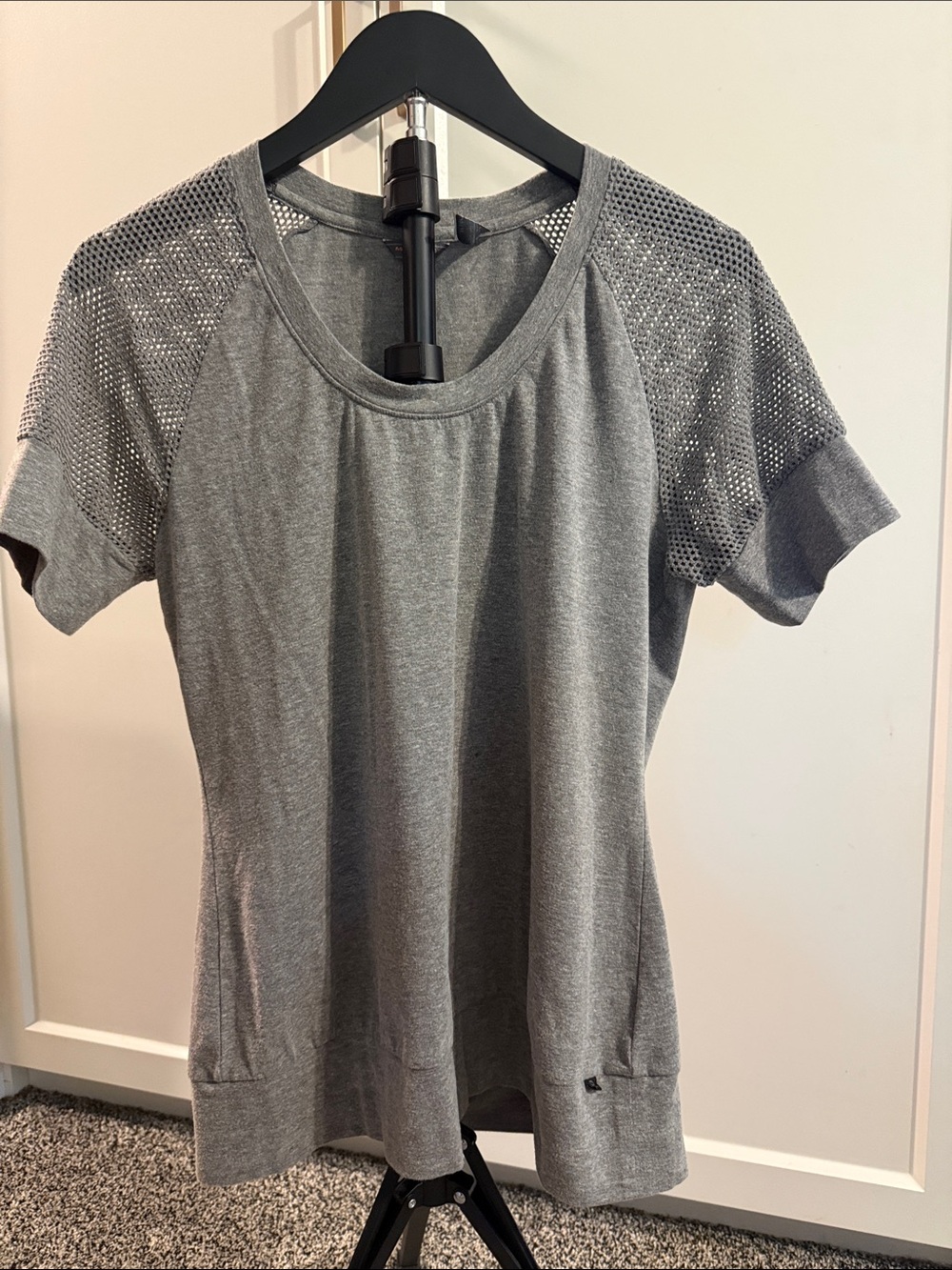 Merrell Women’s Gray Mesh Sleeve Active Tunic Top Size Medium